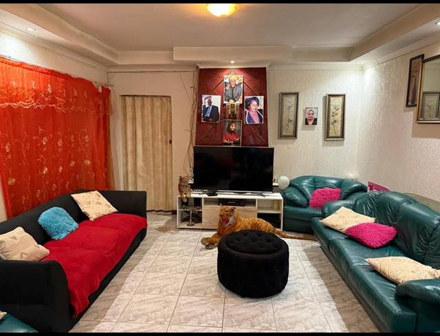 10 BEDROOM HOUSE FOR SALE IN ERASMIA
